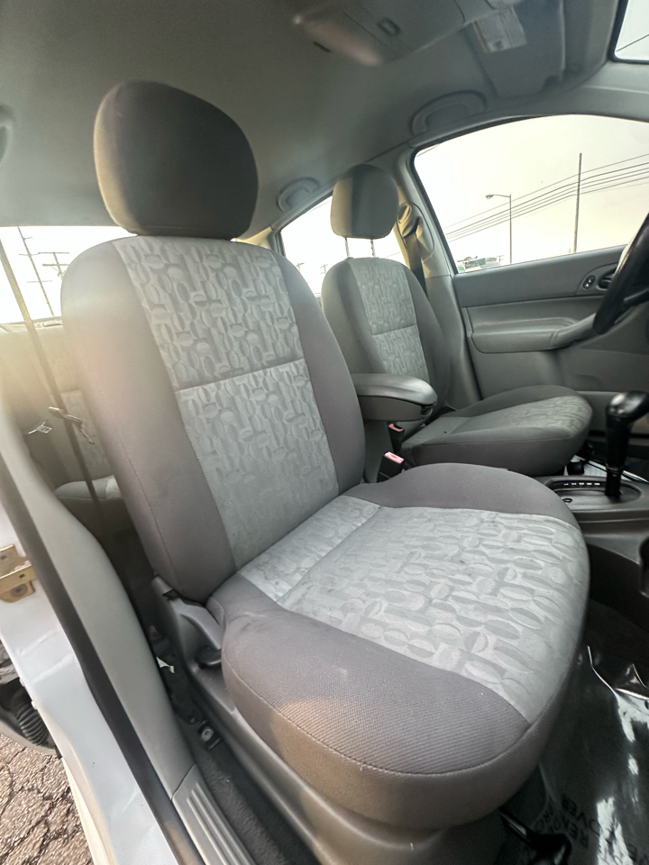 Ford Focus 4dr Sdn ZX4 SES 2005