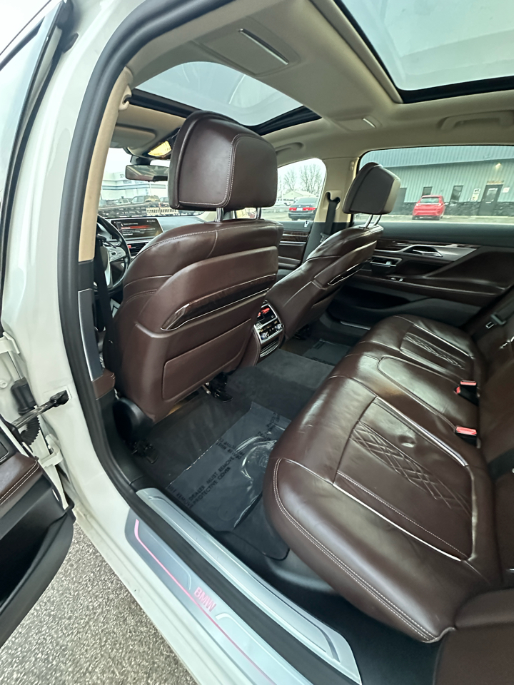 BMW 7 Series 750i xDrive Sedan 2017