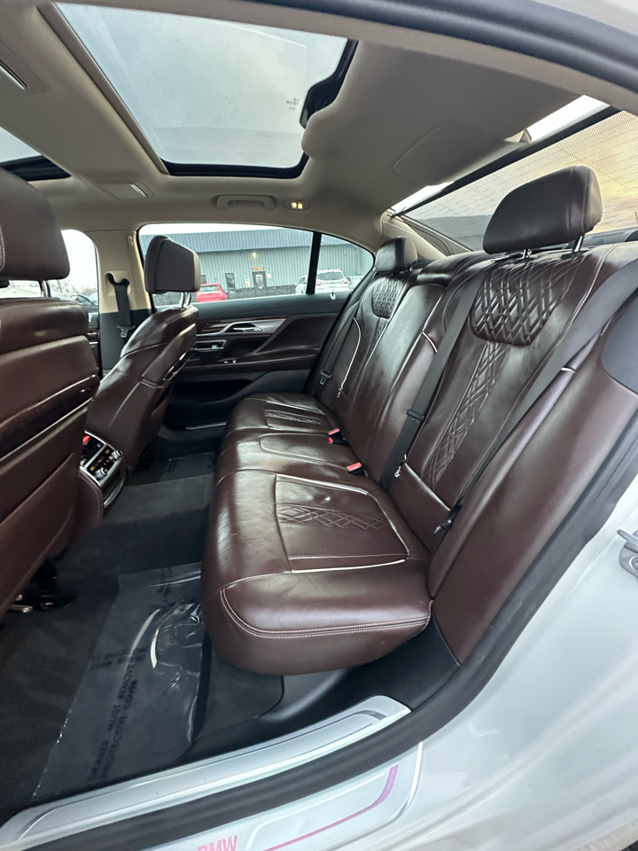 BMW 7 Series 750i xDrive Sedan 2017