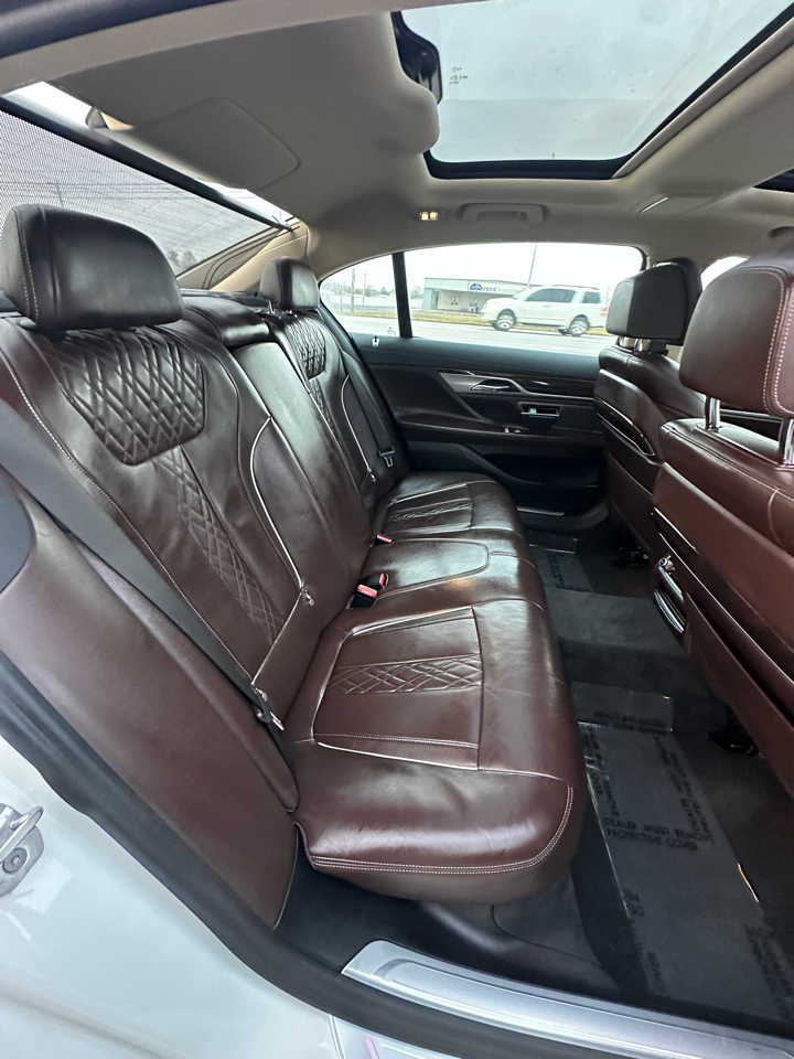 BMW 7 Series 750i xDrive Sedan 2017