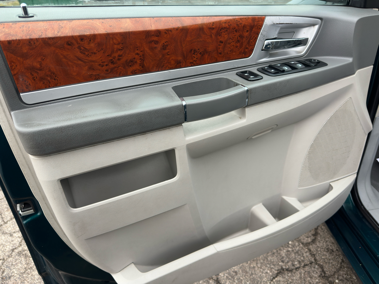 Chrysler Town & Country 4dr Wgn Touring 2009