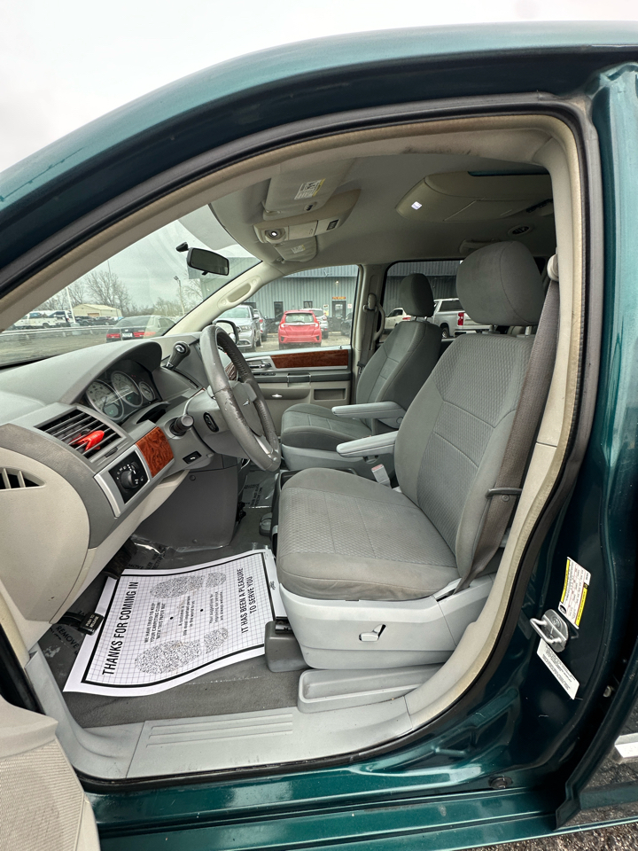 Chrysler Town & Country 4dr Wgn Touring 2009