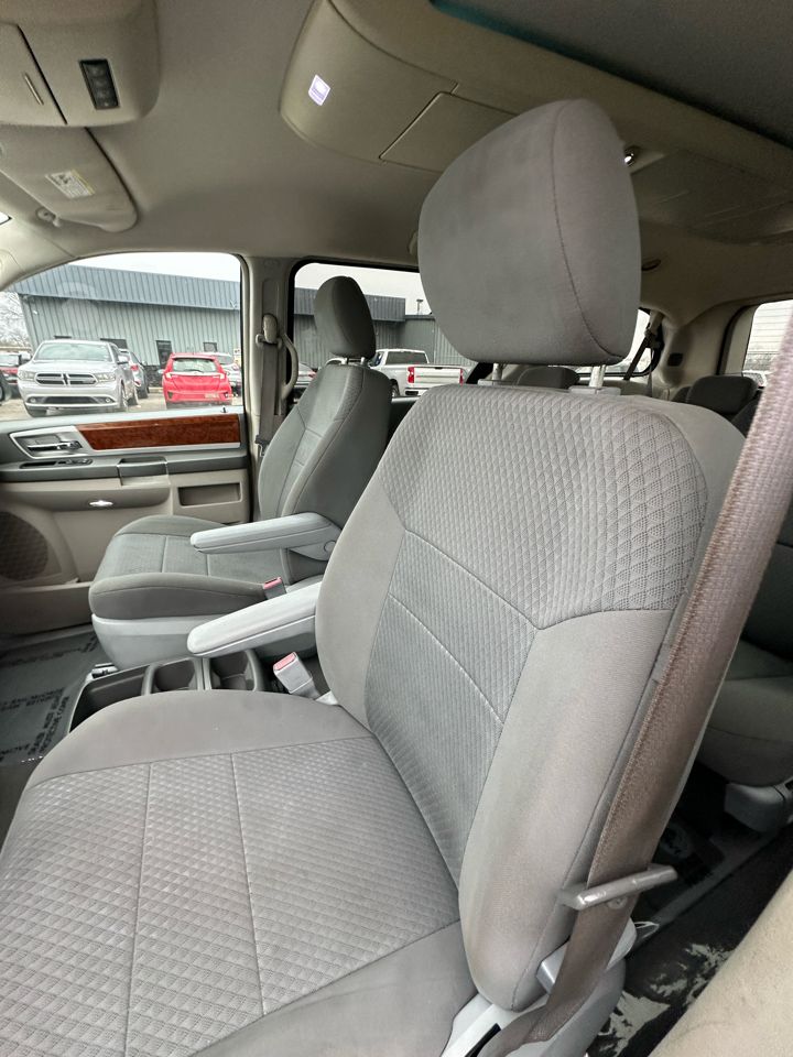 Chrysler Town & Country 4dr Wgn Touring 2009