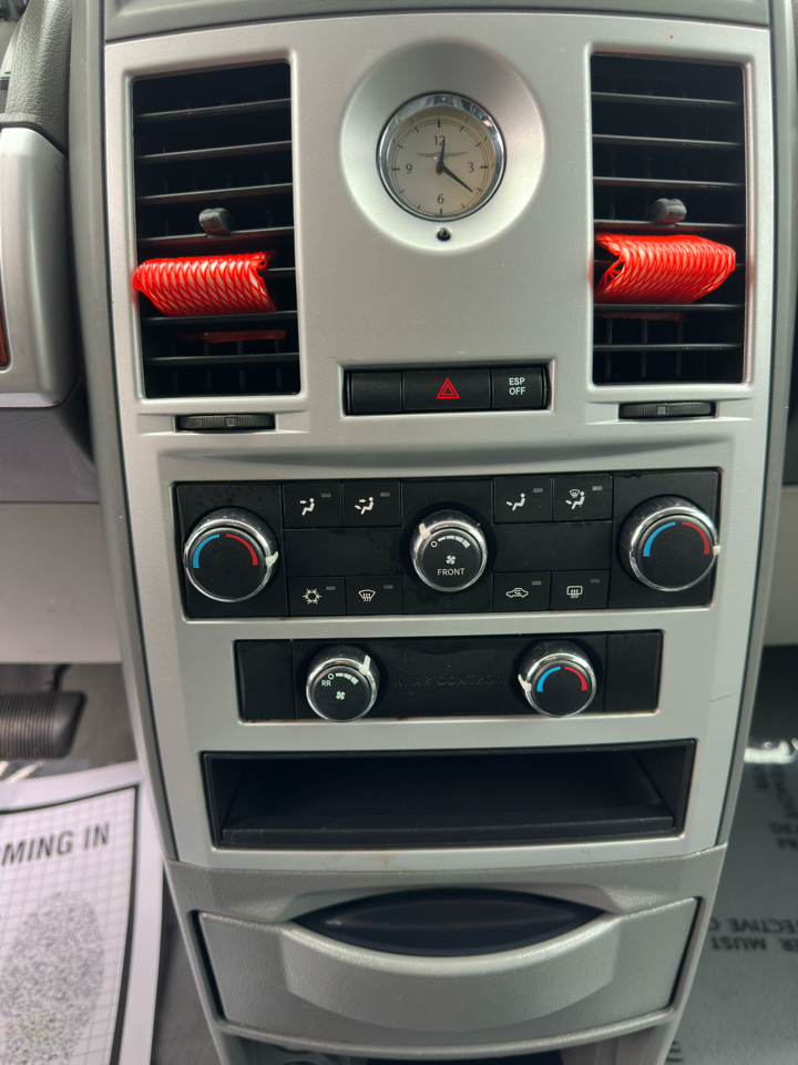 Chrysler Town & Country 4dr Wgn Touring 2009