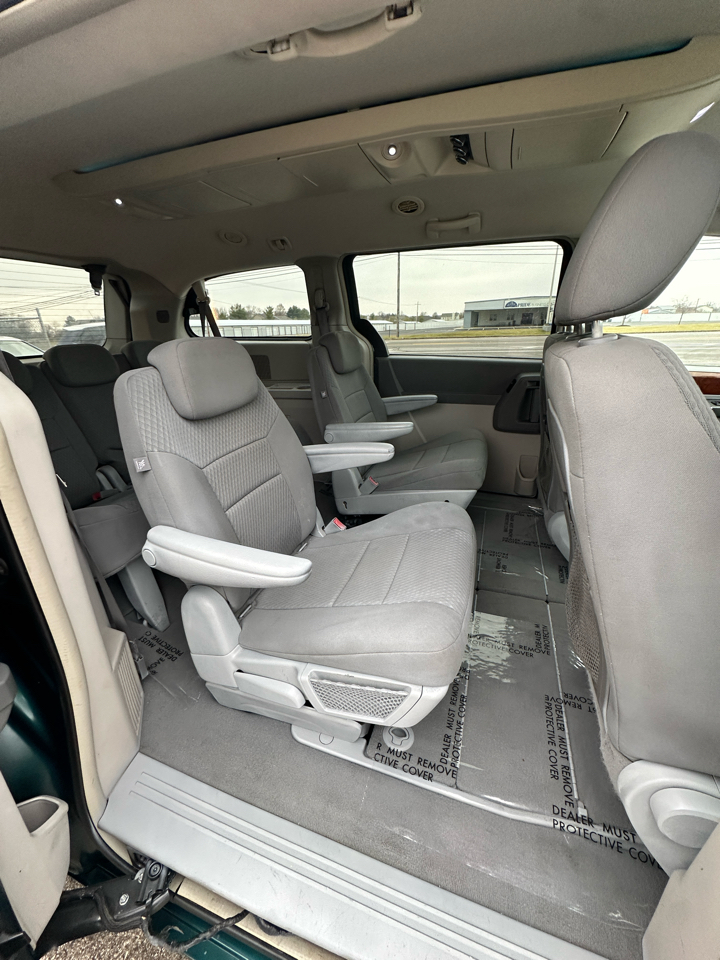 Chrysler Town & Country 4dr Wgn Touring 2009