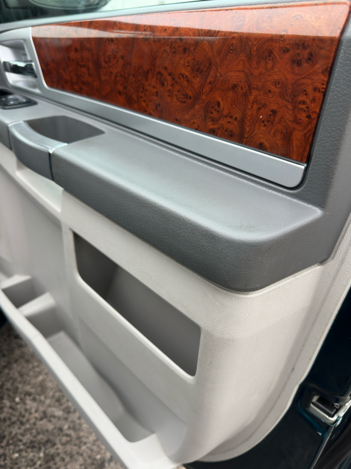 Chrysler Town & Country 4dr Wgn Touring 2009