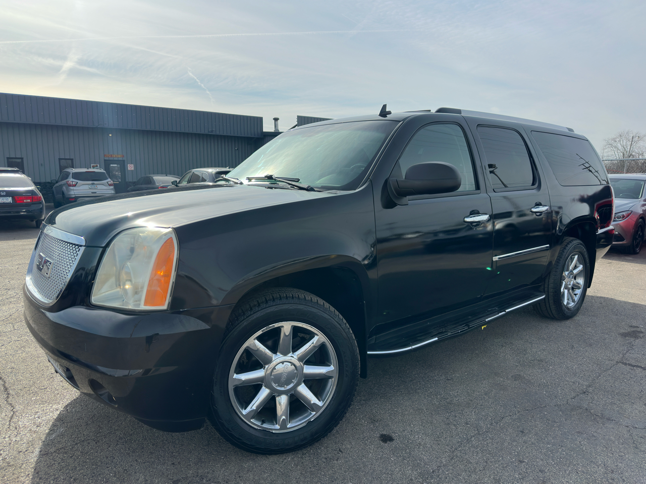 GMC Yukon XL AWD 4dr 1500 Denali 2011