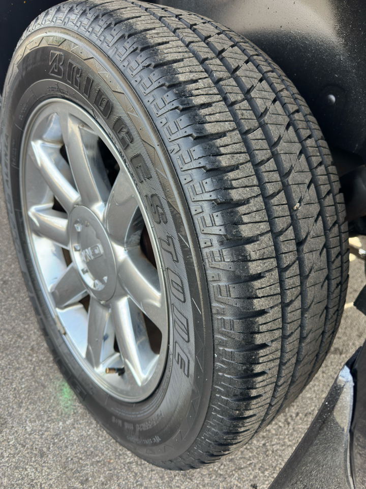 GMC Yukon XL AWD 4dr 1500 Denali 2011