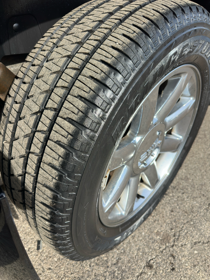 GMC Yukon XL AWD 4dr 1500 Denali 2011