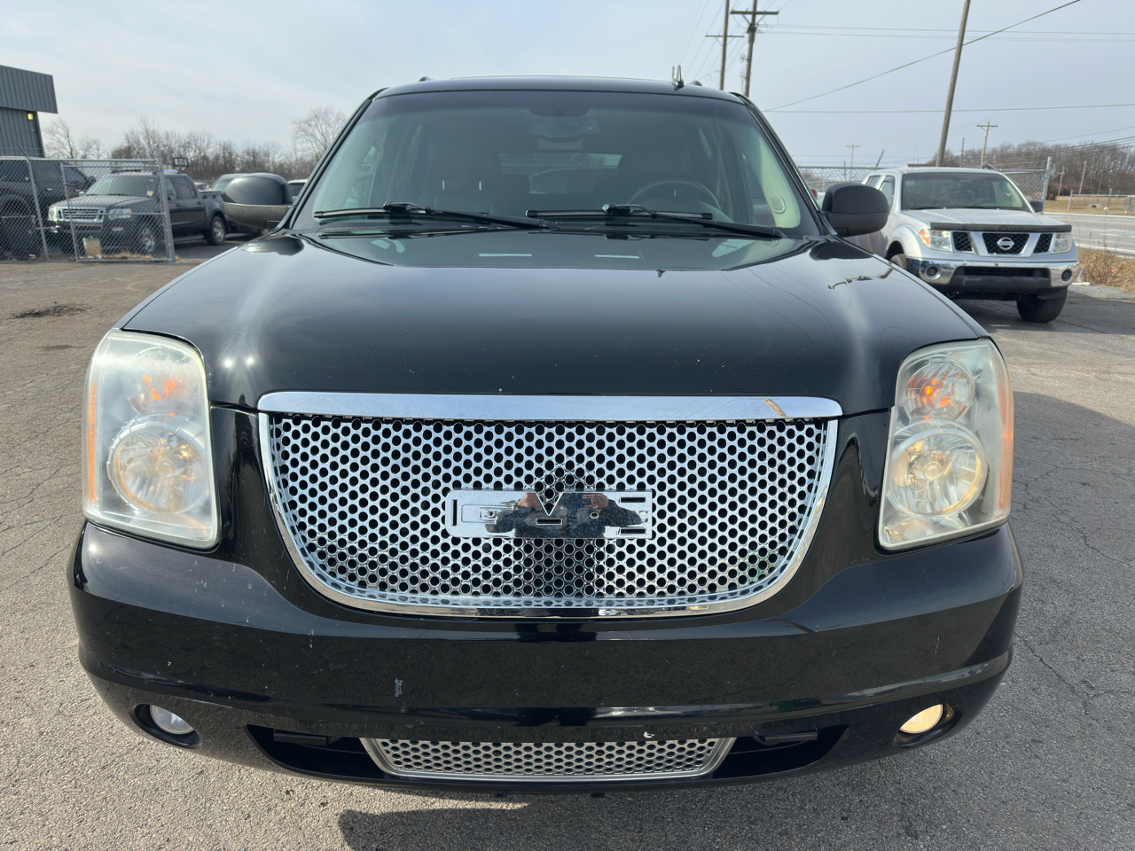 GMC Yukon XL AWD 4dr 1500 Denali 2011