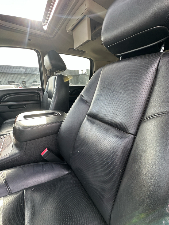 GMC Yukon XL AWD 4dr 1500 Denali 2011