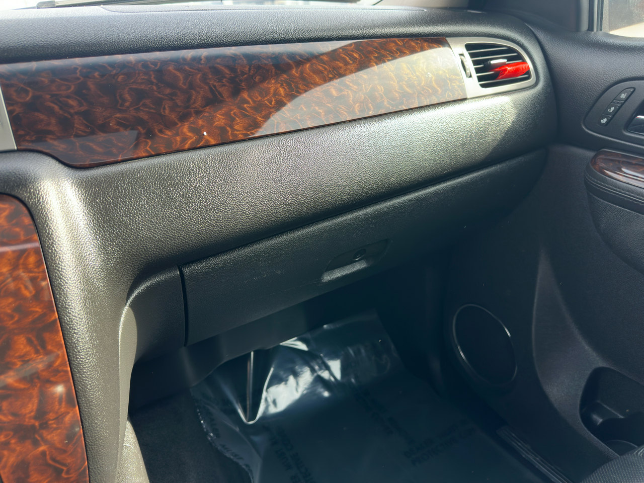 GMC Yukon XL AWD 4dr 1500 Denali 2011