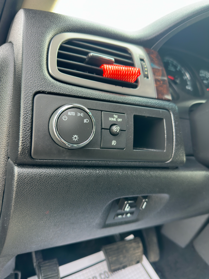 GMC Yukon XL AWD 4dr 1500 Denali 2011