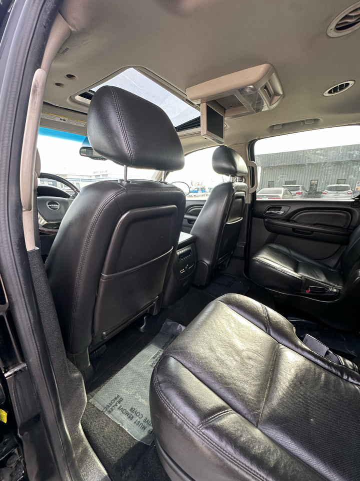 GMC Yukon XL AWD 4dr 1500 Denali 2011