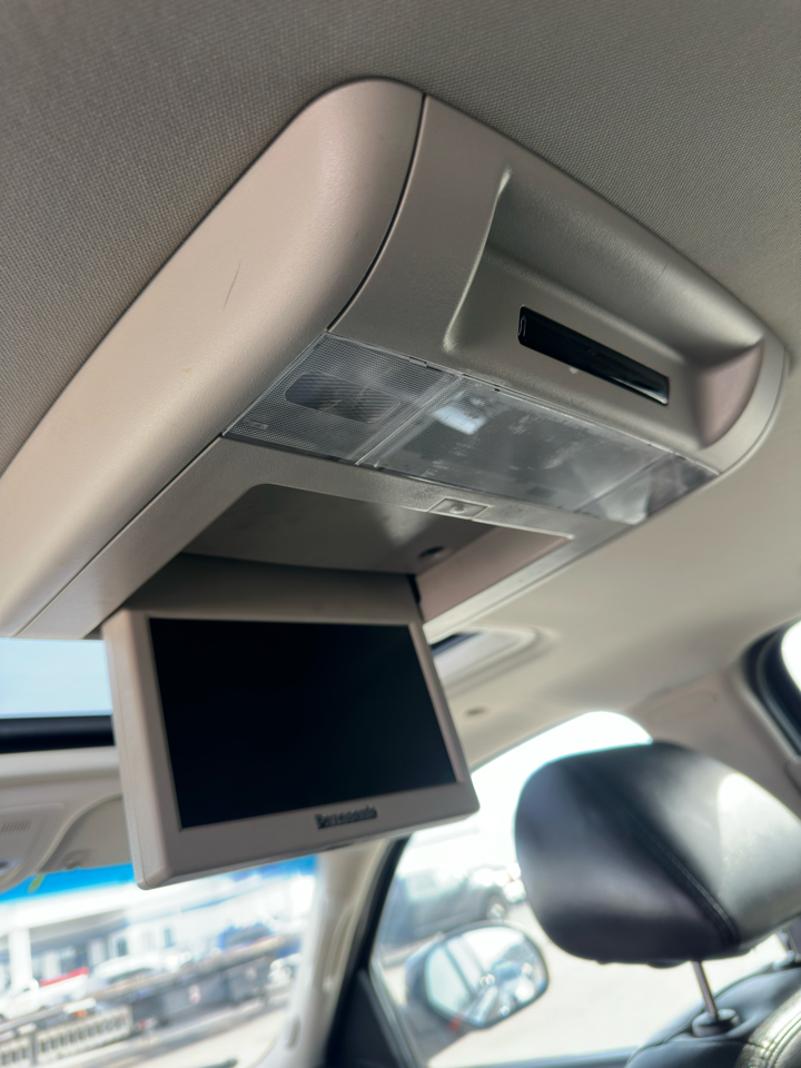 GMC Yukon XL AWD 4dr 1500 Denali 2011