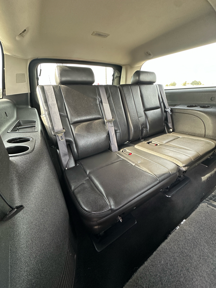 GMC Yukon XL AWD 4dr 1500 Denali 2011