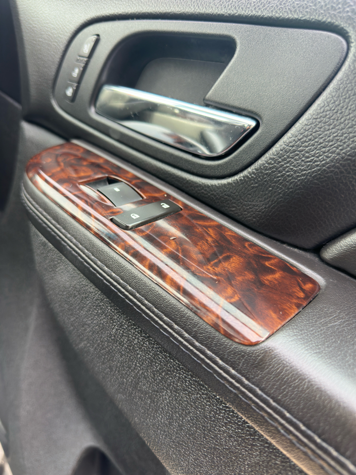 GMC Yukon XL AWD 4dr 1500 Denali 2011