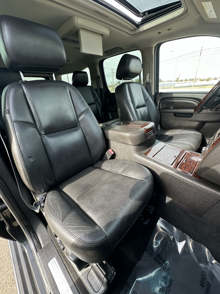 GMC Yukon XL AWD 4dr 1500 Denali 2011