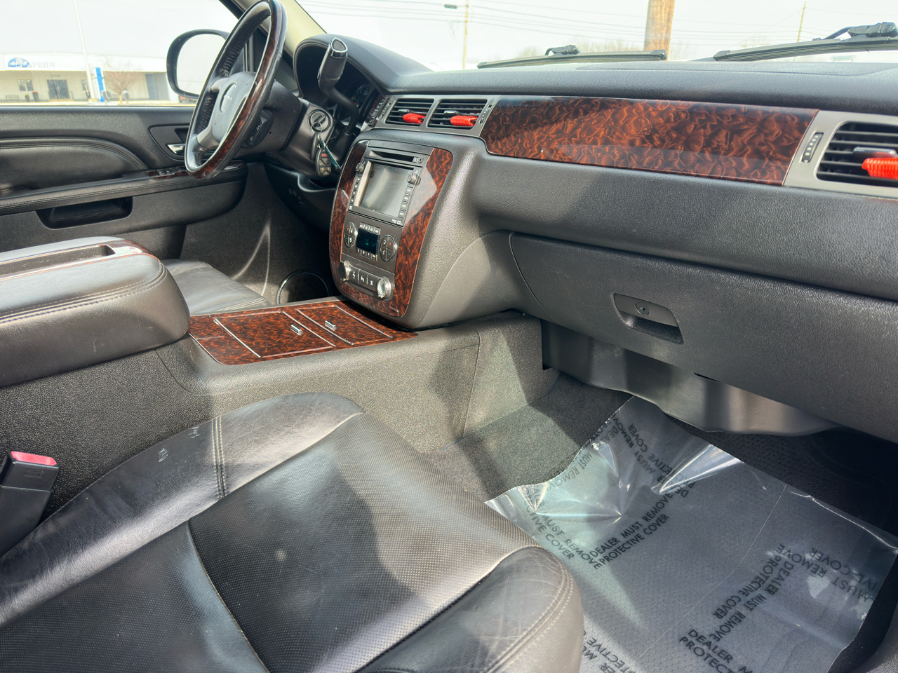 GMC Yukon XL AWD 4dr 1500 Denali 2011