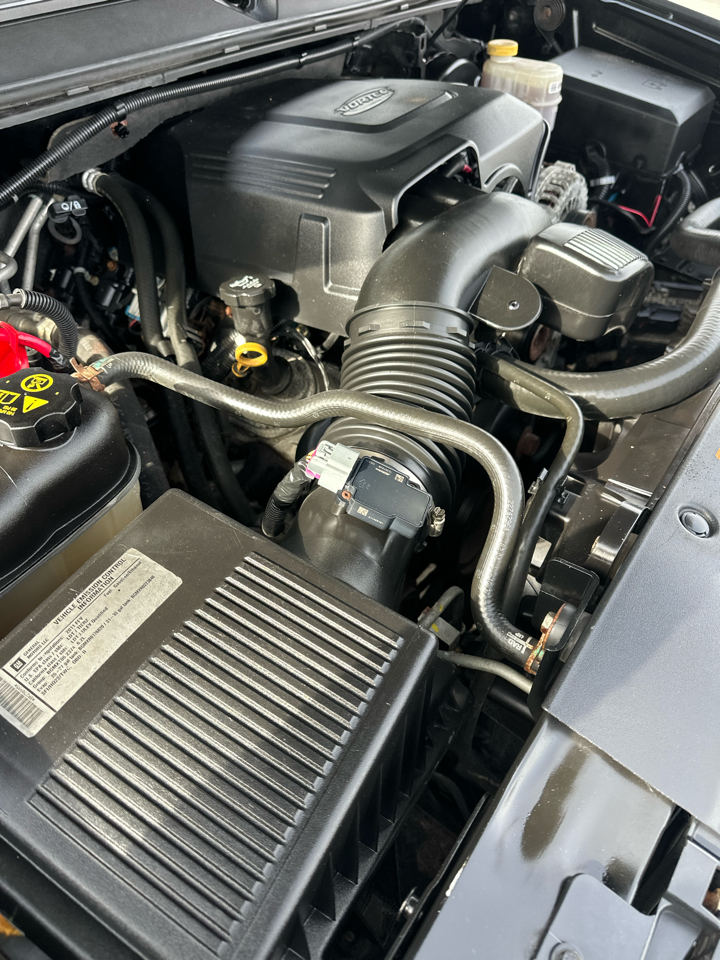 GMC Yukon XL AWD 4dr 1500 Denali 2011