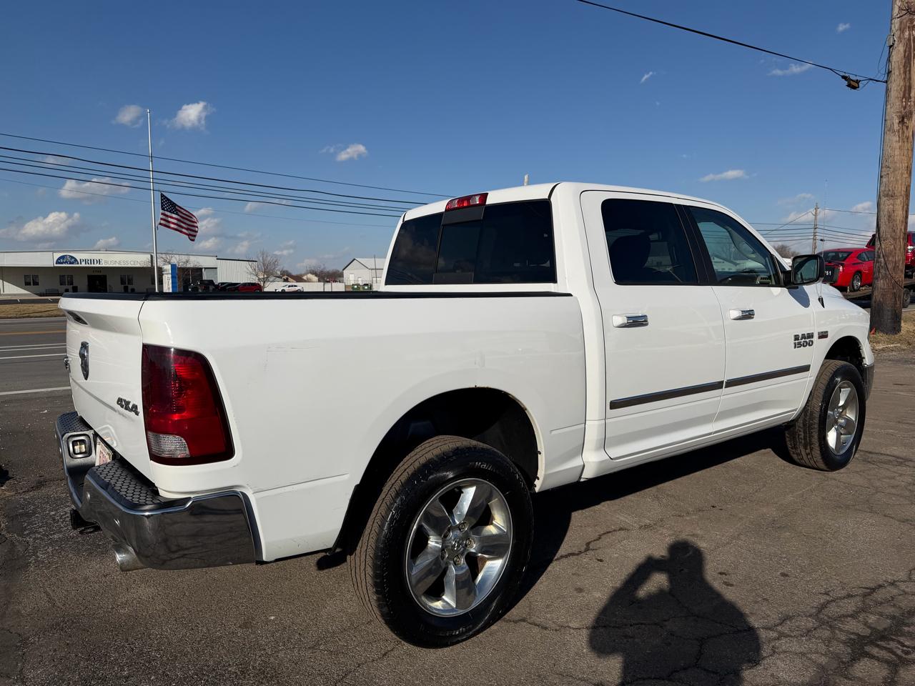 RAM 1500 Big Horn 4x4 Crew Cab 5'7" Box 2017