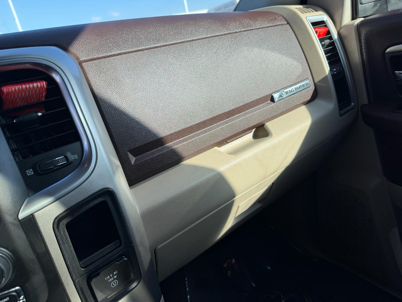 RAM 1500 Big Horn 4x4 Crew Cab 5'7" Box 2017