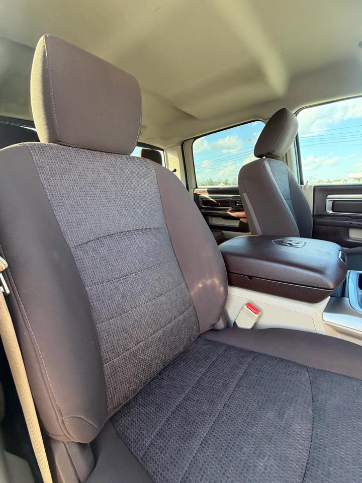 RAM 1500 Big Horn 4x4 Crew Cab 5'7" Box 2017