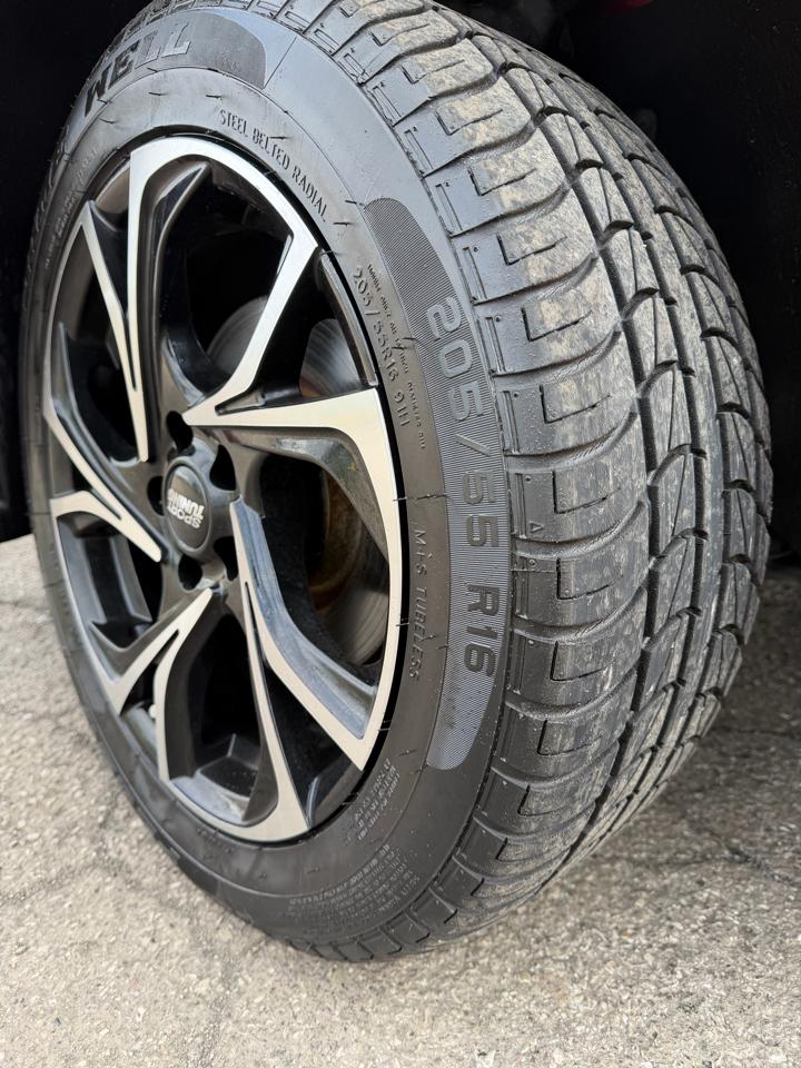 Volkswagen New Beetle 2dr Cpe GL Auto 1999