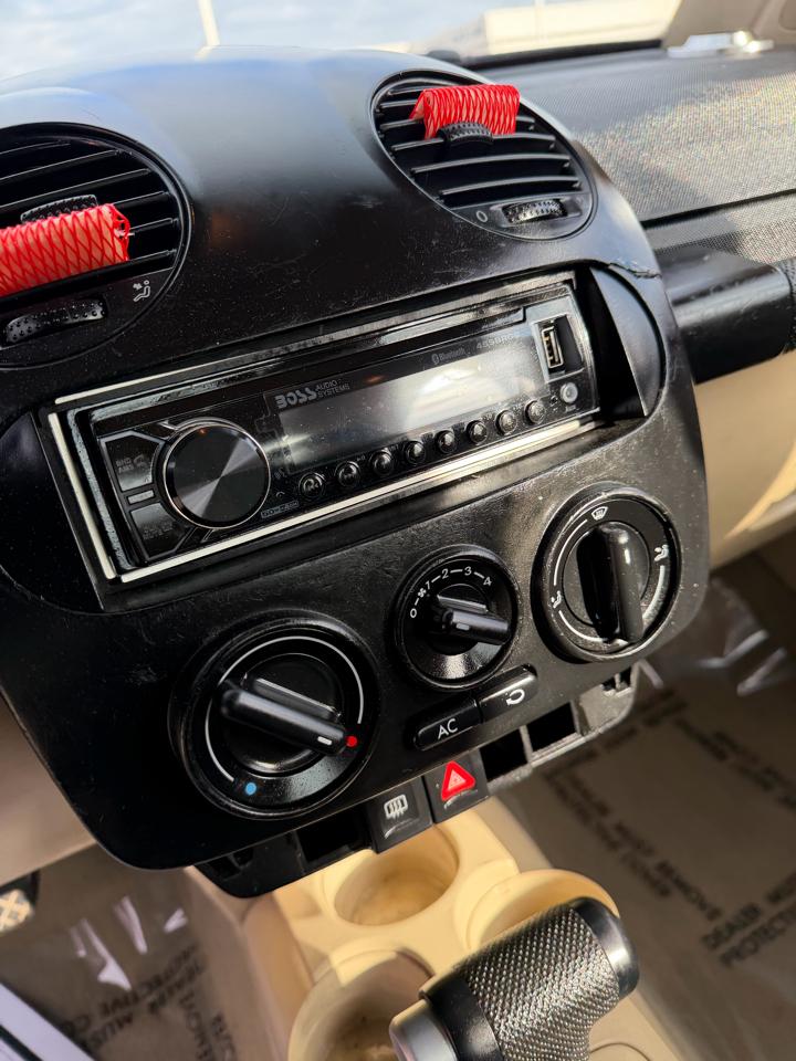 Volkswagen New Beetle 2dr Cpe GL Auto 1999