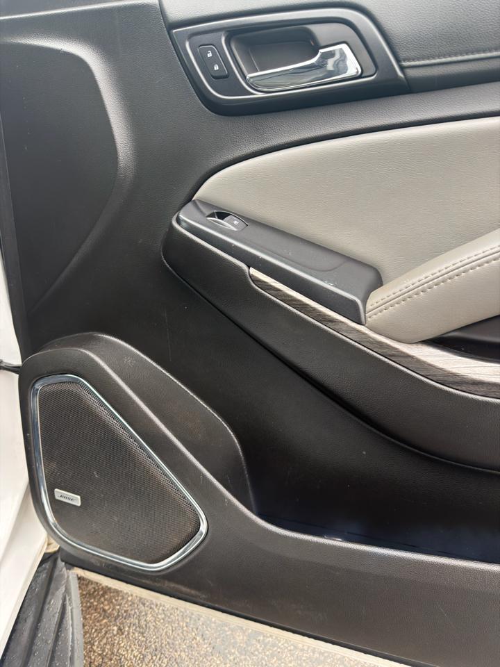 Chevrolet Suburban 4WD 4dr 1500 LT 2019