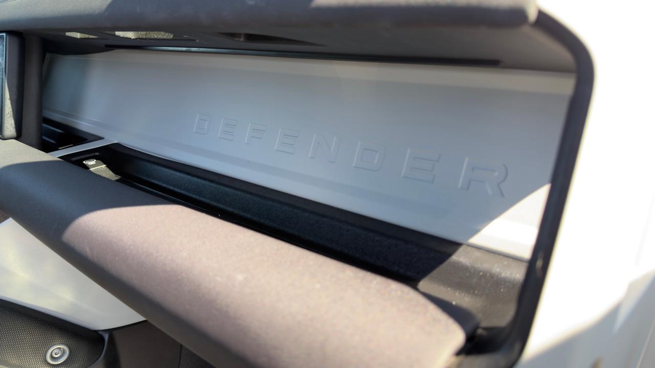 Land Rover Defender 110 P400 X-Dynamic SE 2022