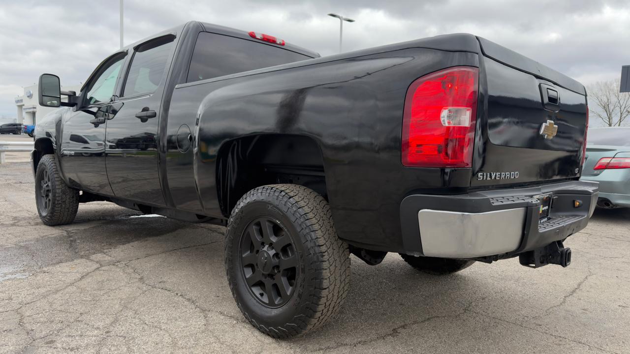 Chevrolet Silverado 2500HD 4WD Crew Cab 153.7" LT 2011