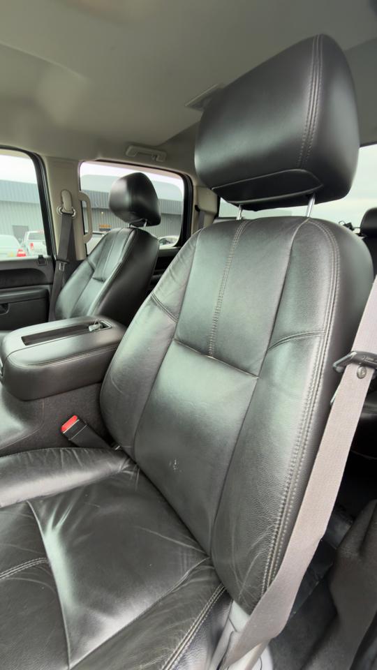 Chevrolet Silverado 2500HD 4WD Crew Cab 153.7" LT 2011