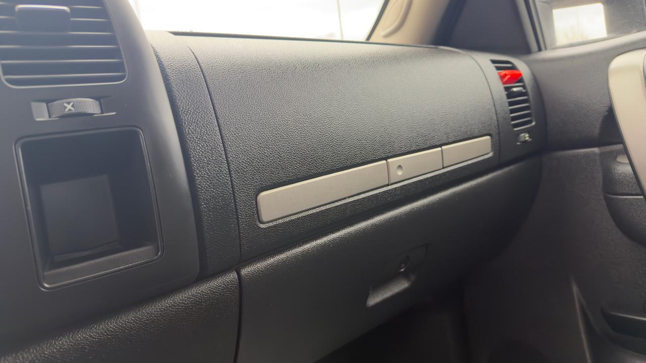 Chevrolet Silverado 2500HD 4WD Crew Cab 153.7" LT 2011