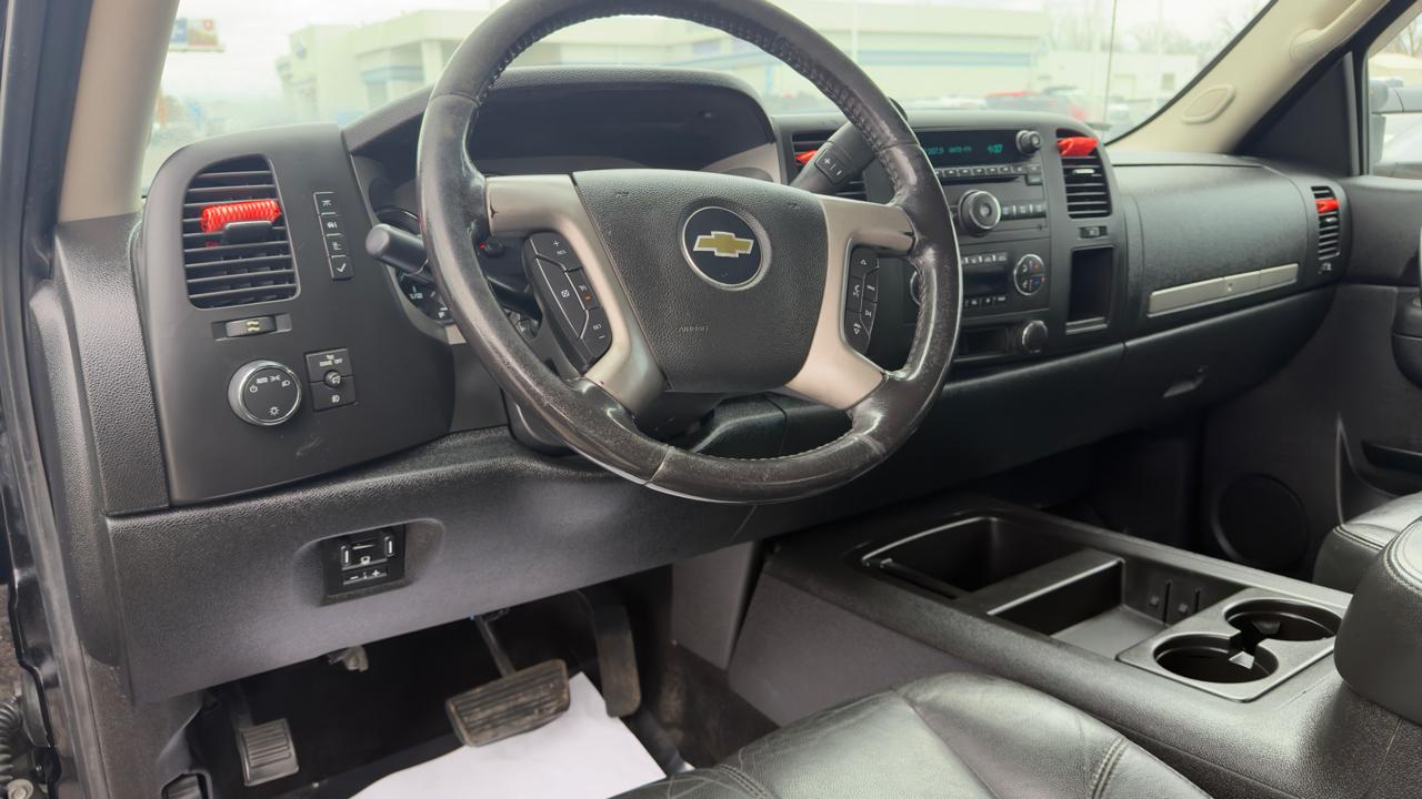Chevrolet Silverado 2500HD 4WD Crew Cab 153.7" LT 2011