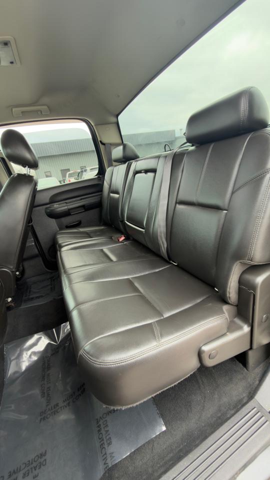 Chevrolet Silverado 2500HD 4WD Crew Cab 153.7" LT 2011