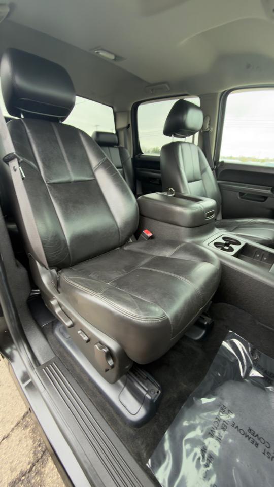 Chevrolet Silverado 2500HD 4WD Crew Cab 153.7" LT 2011