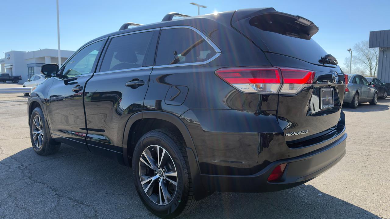 Toyota Highlander LE V6 AWD (Natl) 2018