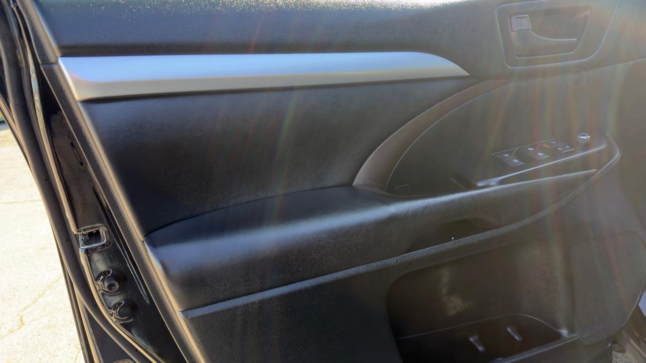 Toyota Highlander LE V6 AWD (Natl) 2018