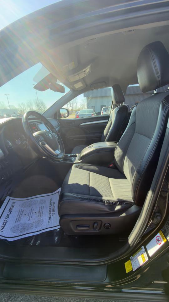 Toyota Highlander LE V6 AWD (Natl) 2018