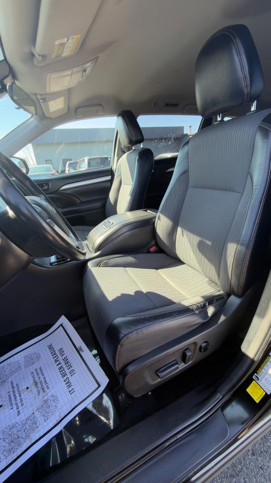 Toyota Highlander LE V6 AWD (Natl) 2018