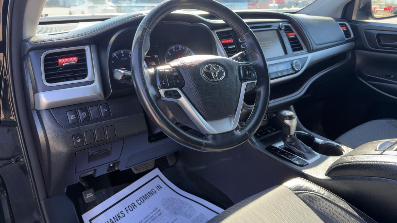 Toyota Highlander LE V6 AWD (Natl) 2018