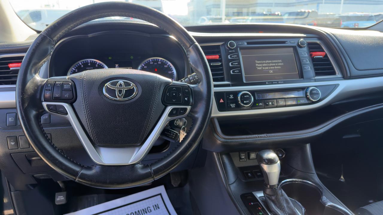 Toyota Highlander LE V6 AWD (Natl) 2018