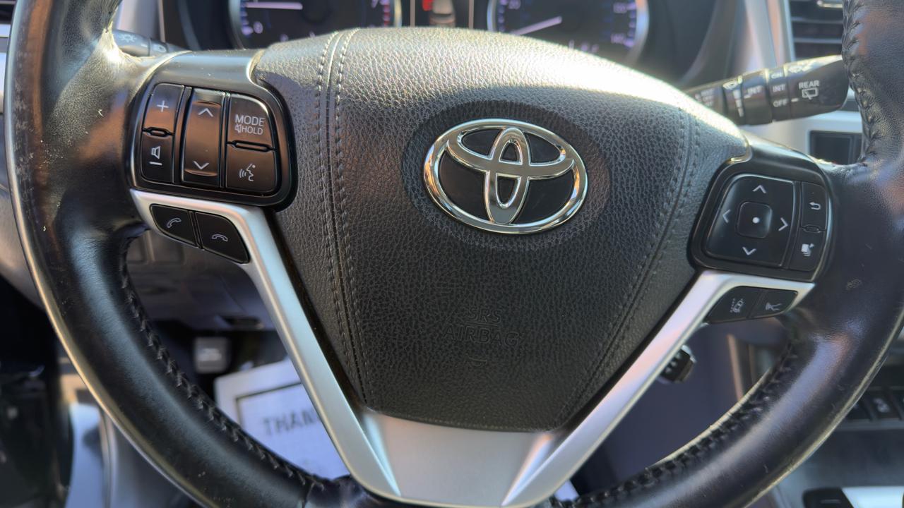 Toyota Highlander LE V6 AWD (Natl) 2018