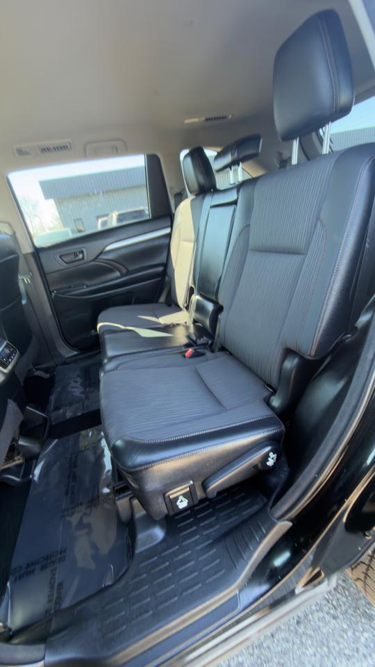 Toyota Highlander LE V6 AWD (Natl) 2018