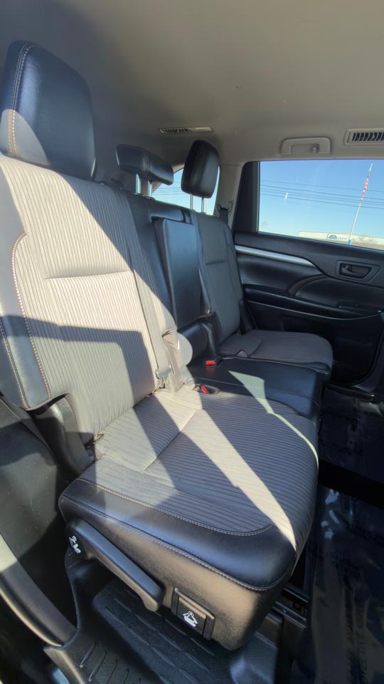 Toyota Highlander LE V6 AWD (Natl) 2018