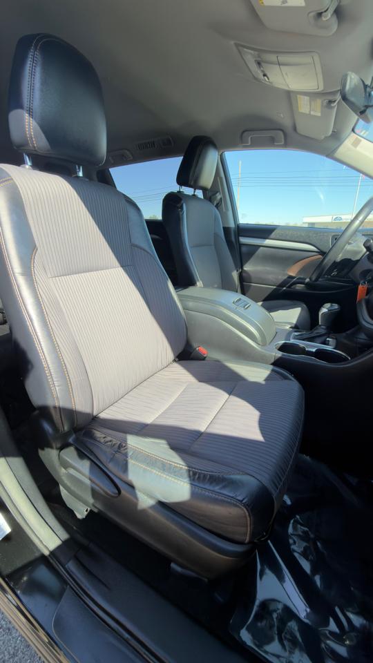 Toyota Highlander LE V6 AWD (Natl) 2018