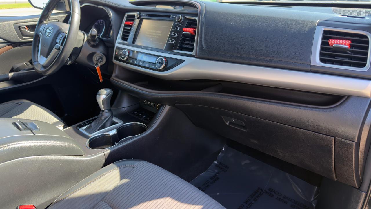 Toyota Highlander LE V6 AWD (Natl) 2018