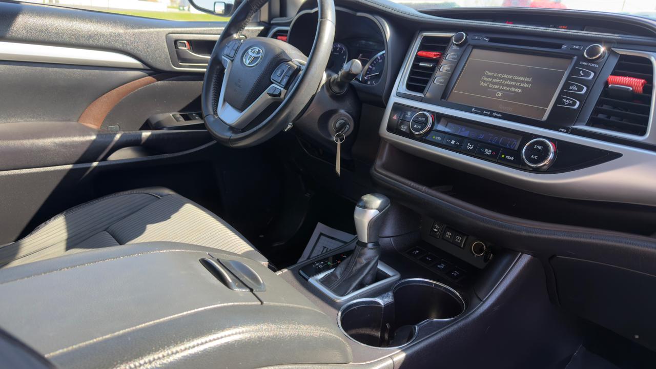 Toyota Highlander LE V6 AWD (Natl) 2018