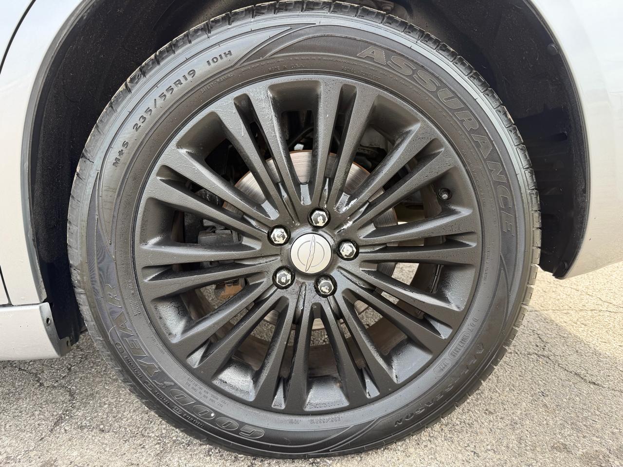 Chrysler 300 4dr Sdn 300C AWD 2013